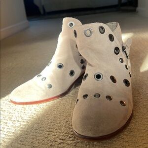 Sam Edelman Pedra Grommeted Split Shaft Bootie in Putty Suede Color size US 9.5